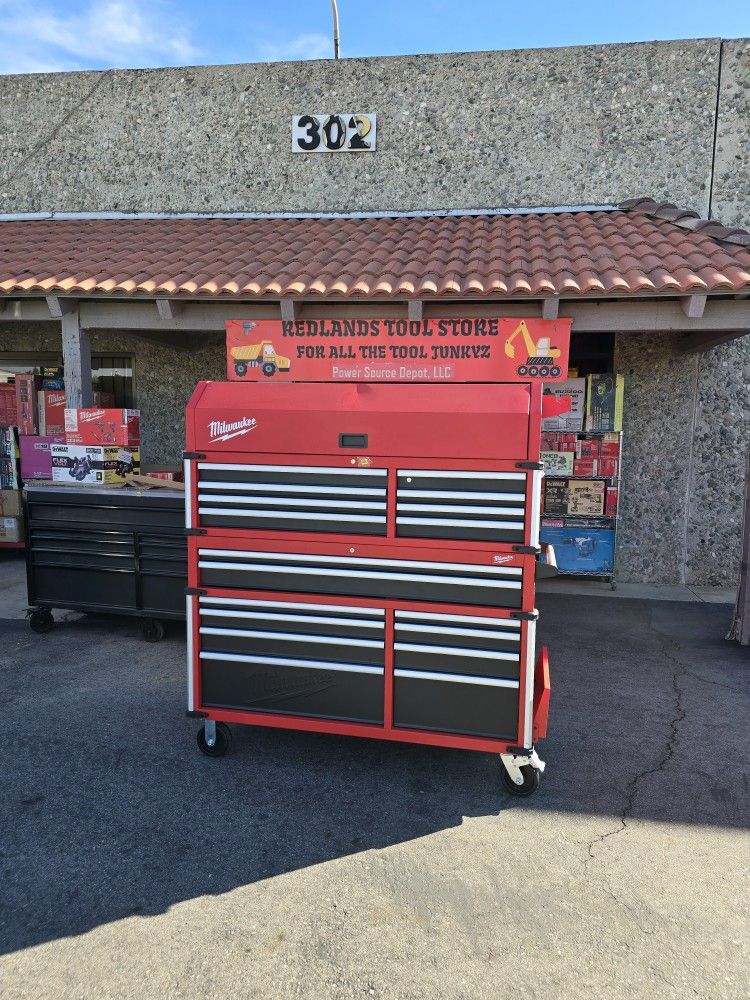 56in Milwaukee Heavy Duty Toolchest, Lots Of Features, Minor Dent,Ding On Back, New, Financing Available 
