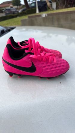 Girl cleats