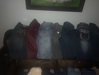 Jeans 25 dollars each their guess, American eagle and Abercrombie in good condition and also dresses and shirts