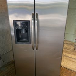 🚨🚨GE REFRIGERATOR 🚨🚨