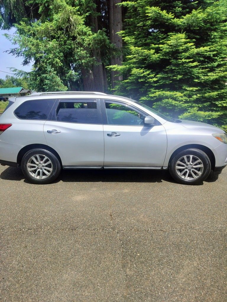 2016 Nissan Pathfinder SV