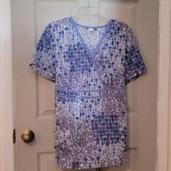 **WOMEN'S SCRUB TOP**