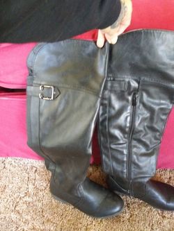 Black knee high Boots sz 7