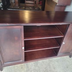 Tv Stand  En Buenas  Condicion  Con Capasidad Se Soporte De Una TV De 75