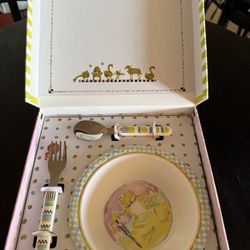 MacKenzie-Childs Frog Toddler Dinnerware Set, brand new in original box! This charming set features hand-painted-style frogs, dragonflies, an