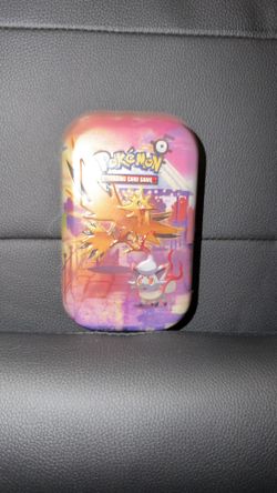 Pokémon TCG Zapdos & Hisuian Zorua Mini Tin (2-Pack)