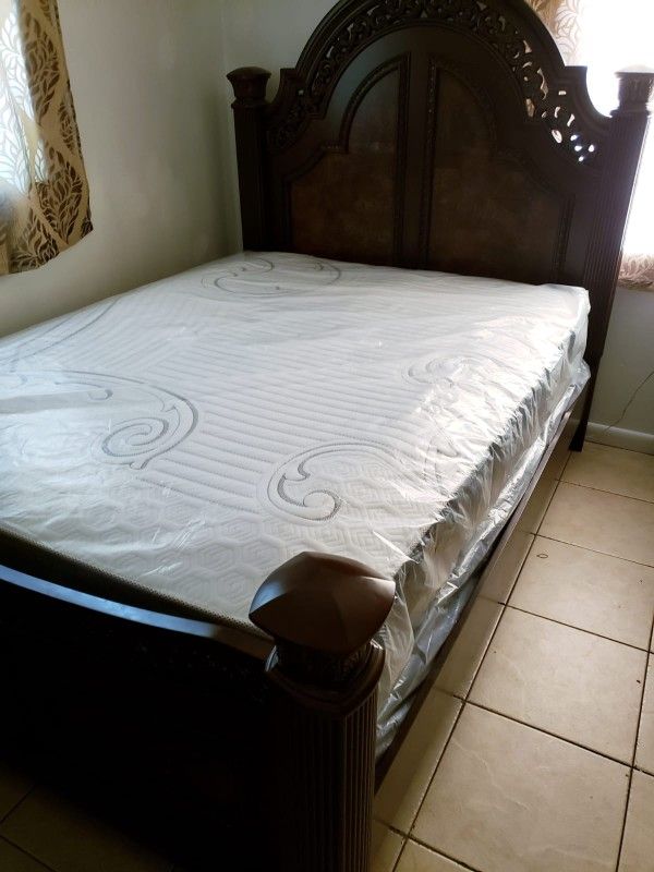 NEW QUEEN MATTRESS. Bed frame is not available. Take it home the same day 👍