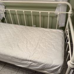 Metal Day Bed with Twin Mattress And 2sets Of Sheets