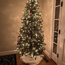 Pre-lit 7 Ft Tree