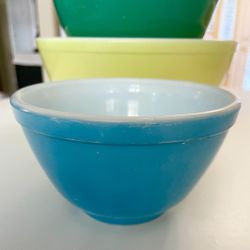 3 Pyrex Bowl Set 404, 403, 401 Size Primary Colors Yellow, Green, Blue 4 Qt. 2.5 Qt. 1.5 Pt. Vintage 1950s Mixing Serving Bowls