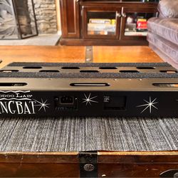 Voodoo Lab Dingbat Pedal board w/Pedal power 3