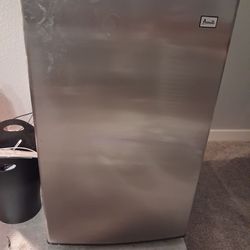 Mini fridge