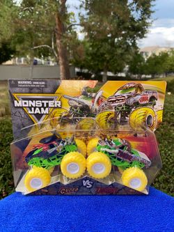 Monster Jam Pirates Curse VS Zombie