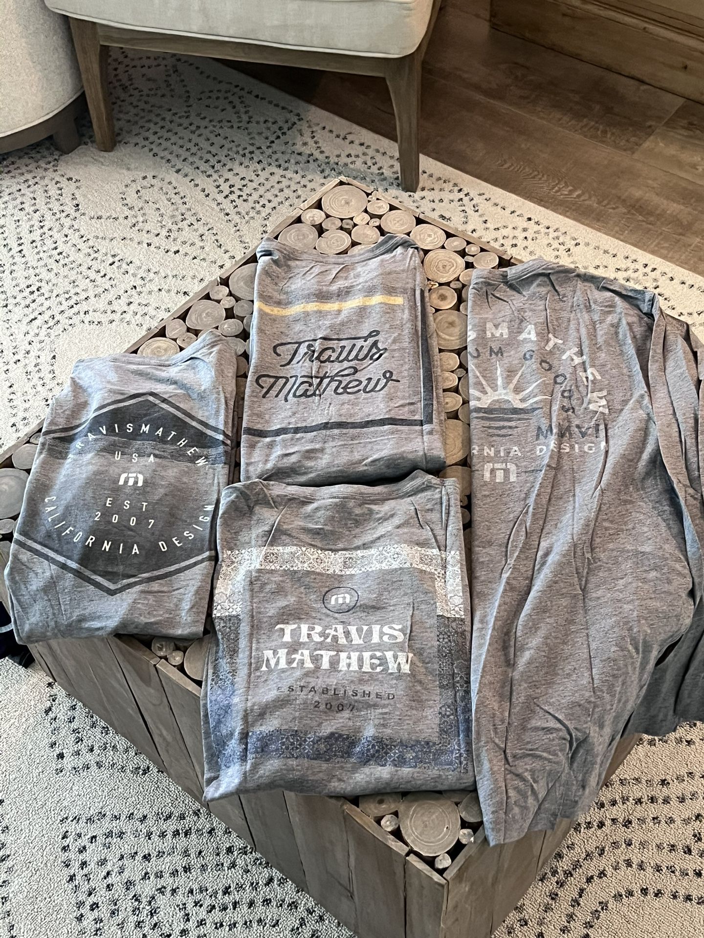 Men’s Travis Mathew T Shirts Size large