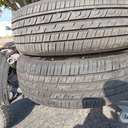 Vendo 2 Llantas Usadas  205 65 16 98 Devida  2024