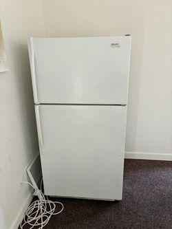White Kirkland signature Refrigerator top freezer