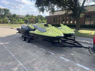 Yamaha VX Deluxe Jet-skis / With Trailer