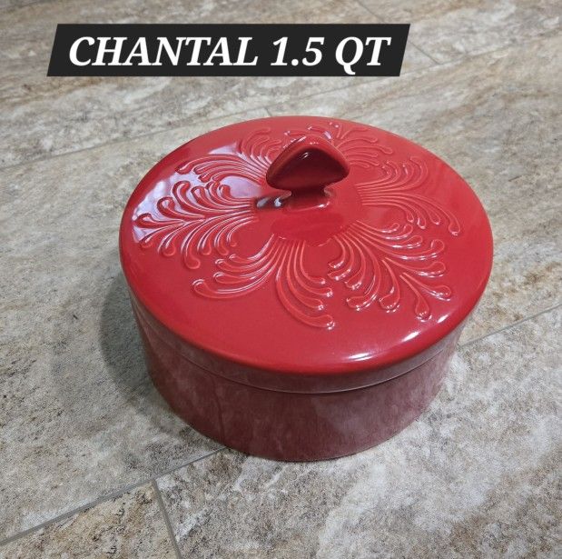 CHANTAL 1.5 QT BRAND NEW COVERED DISH