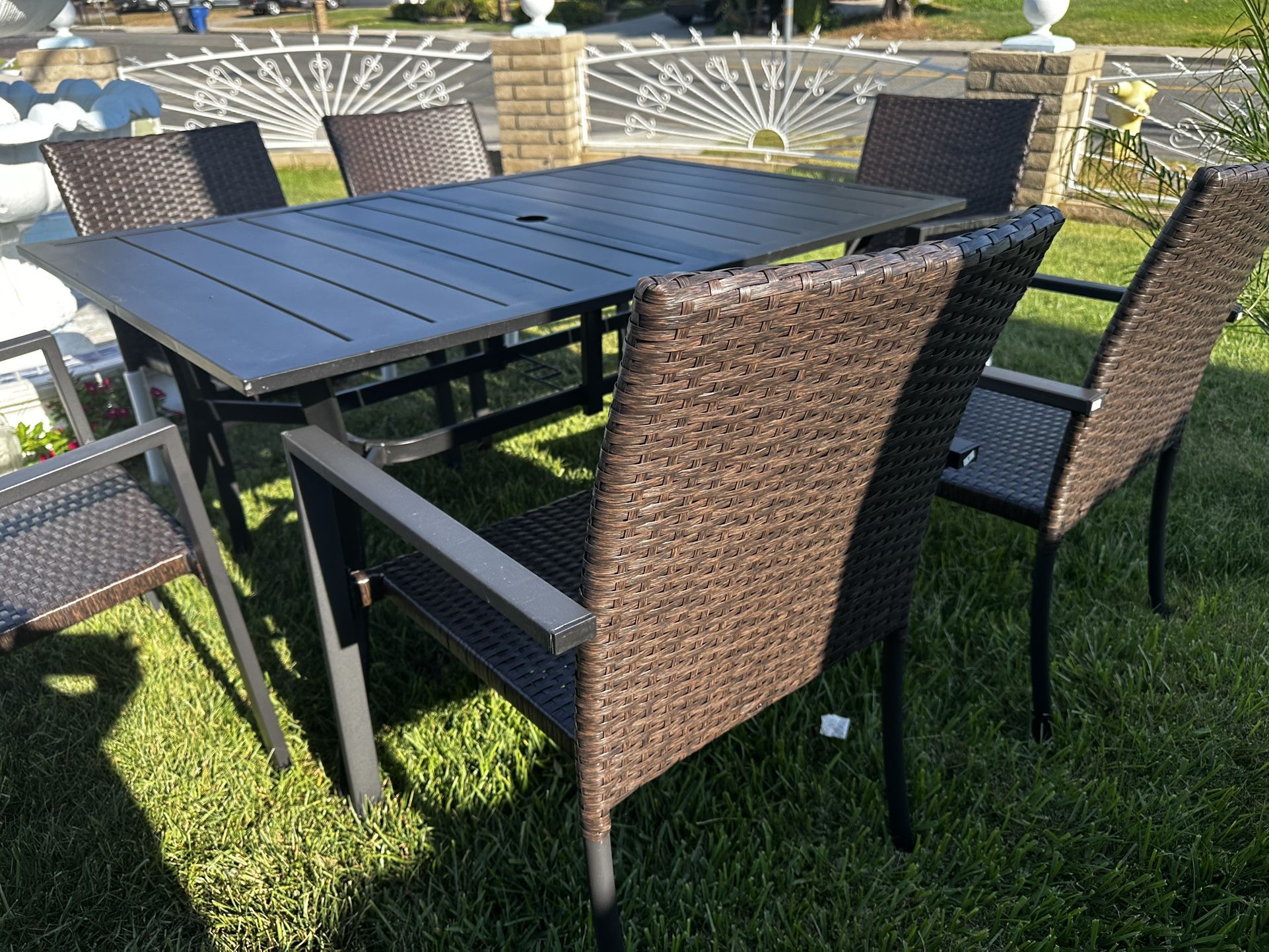 7 pcs brand new patio table set in box Home & Garden