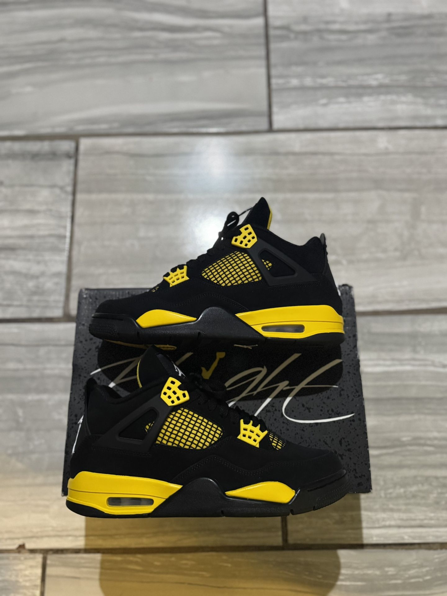 Jordan 4 Thunder