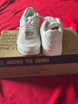 Nike  Size:6.5 white