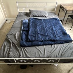 Metal queen frame bed 