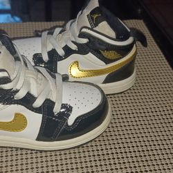Jordan 1 Mid "Black Gold" Size 7c Kids