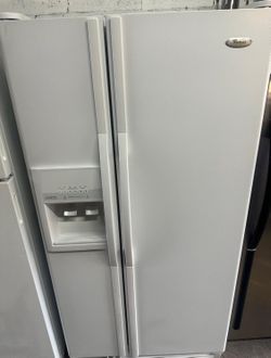 Whirlpool White Refrigerator 33” Wide 65” Tall In Excellent Condition Plus 4 Months Warranty. Delivery Service Available 