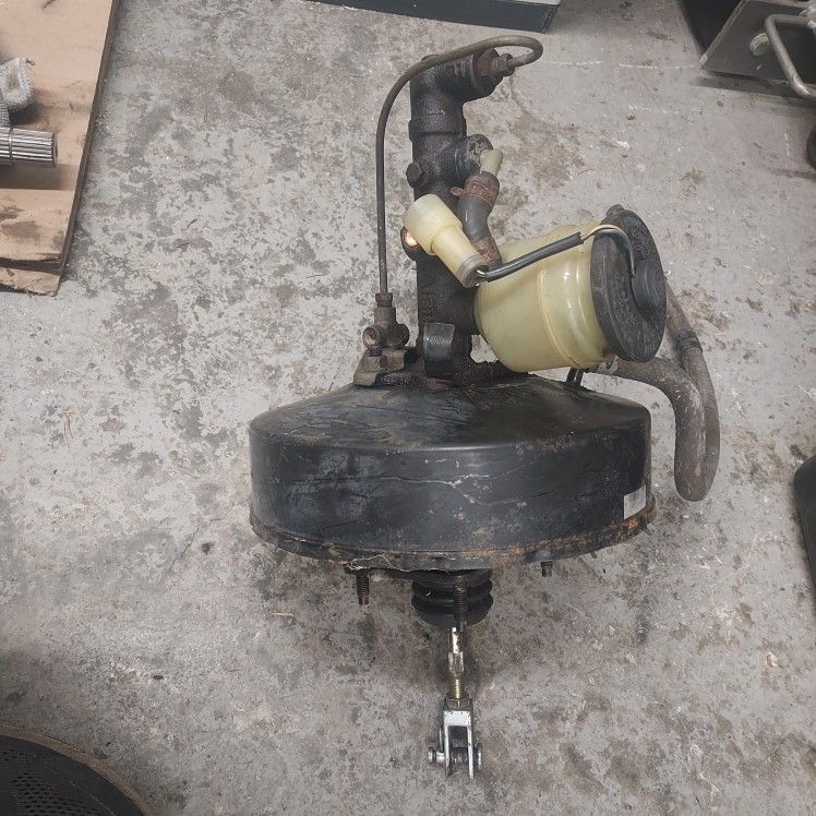 87 Toyota 4x4 Booster And. Master Cylinder