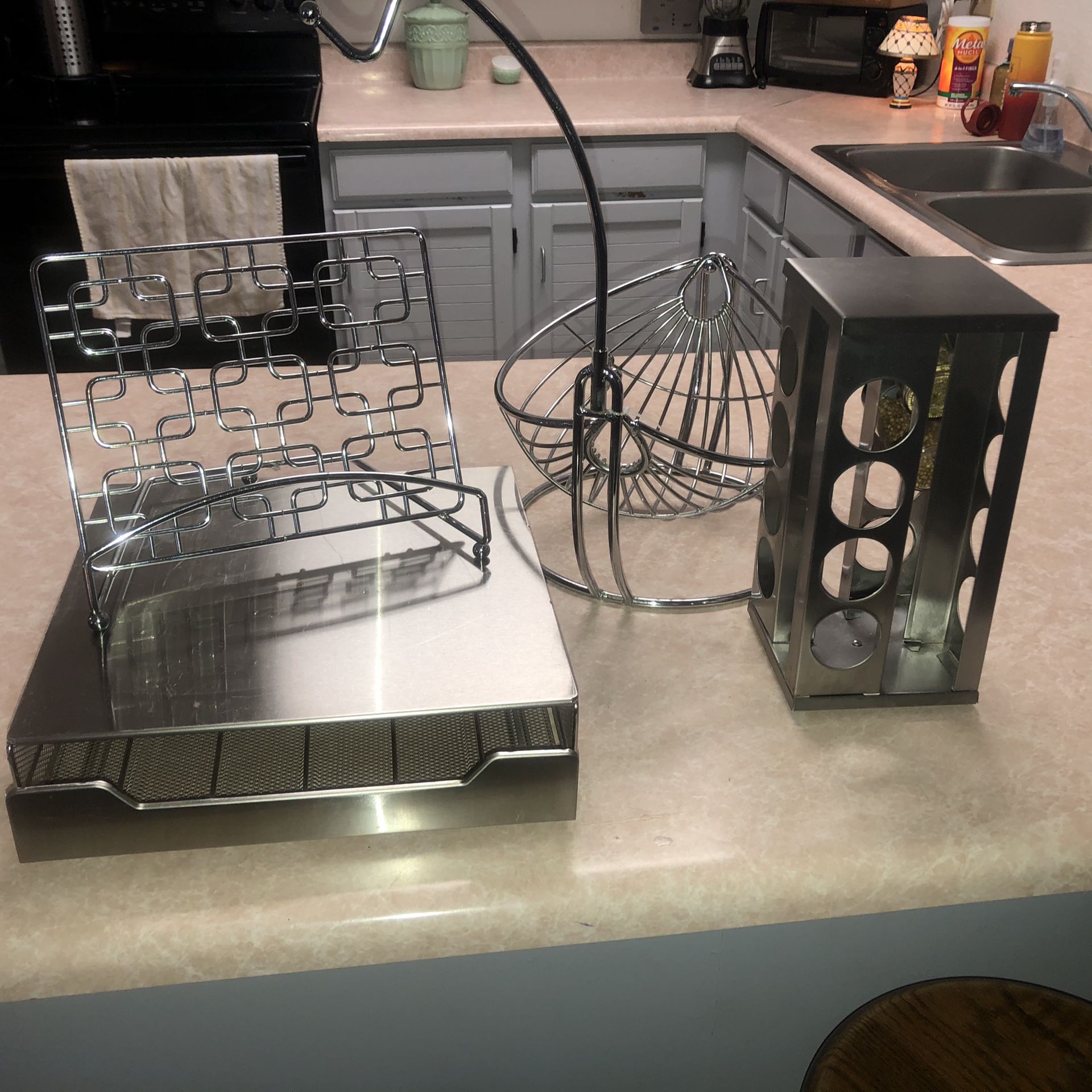 Mesa Pick up Recker/Brown Cross Posted Silver Kitchen Countertop Items