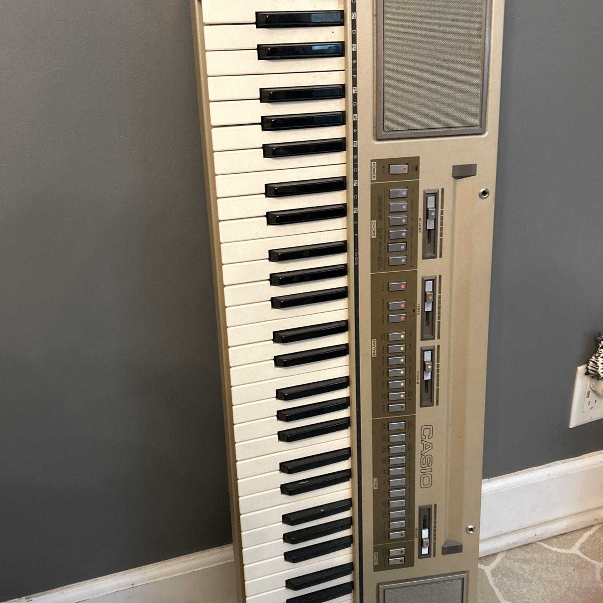 Vintage Casio Casiotone 610 61-Key Electronic Musical Instrument
