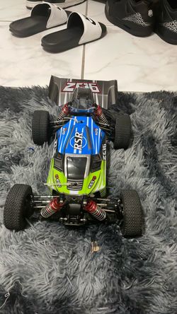 Electric RC car it goes 60 KM/H serious buyers only do not waste my time