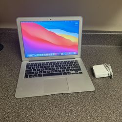 MacBook Air 13in i5 Laptop 4gb Ram SSD W/Lifetime Office