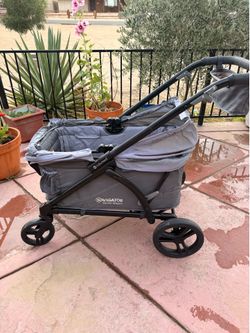 Baby jogger wagon