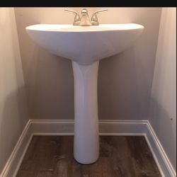 Pedestal Sink And Faucet 