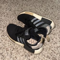 Adidas nmd hotsell youth size