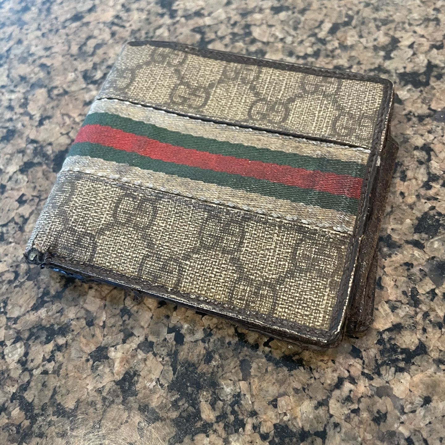 Authentic Gucci Wallet - Used