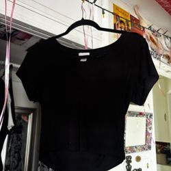 black basic v neck crop top 