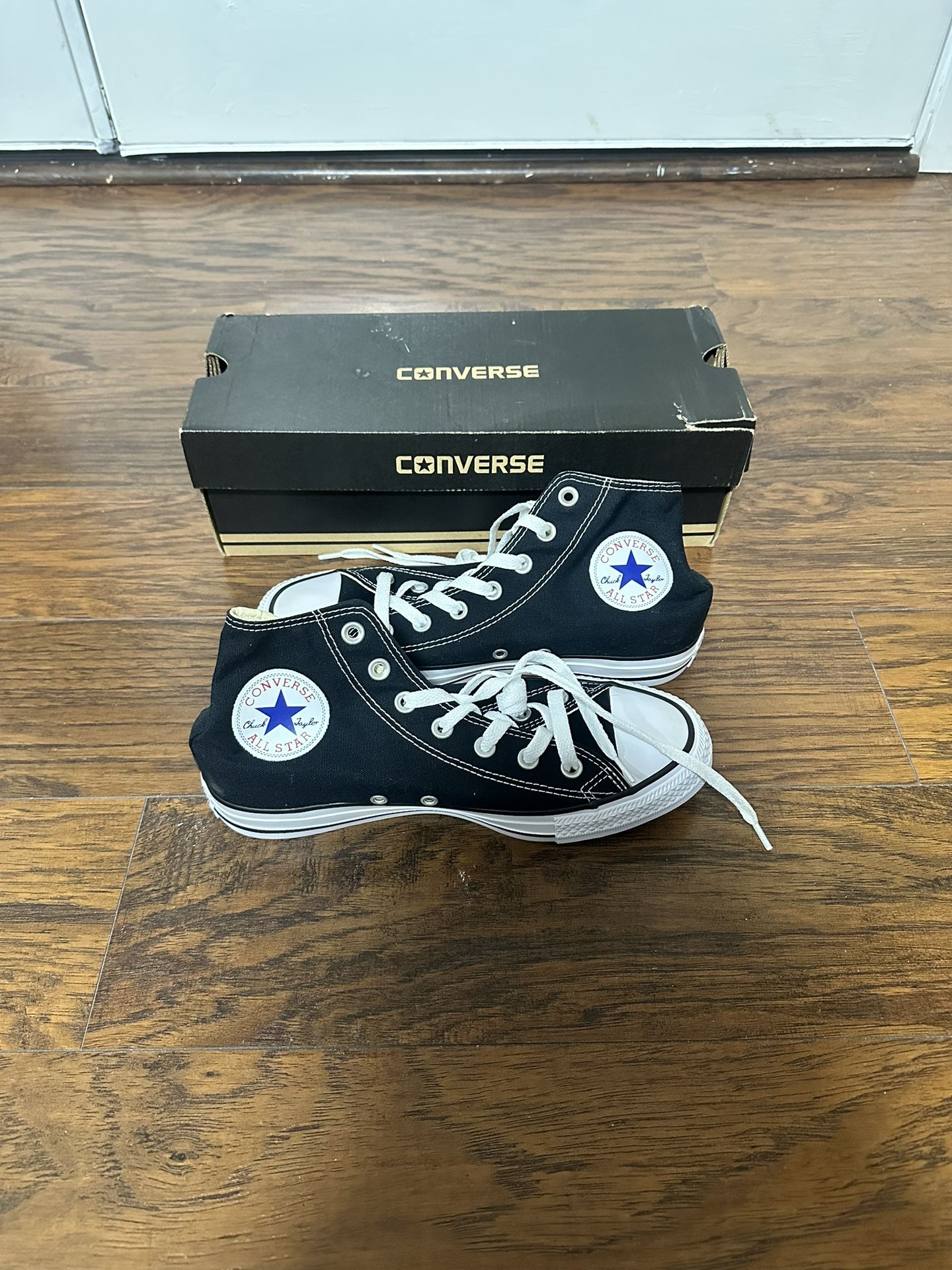 CONVERSE • SNEAKERS