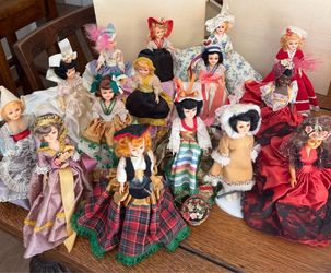 Vintage dolls Around the World collection