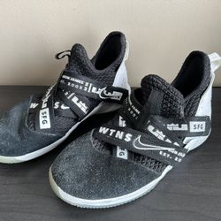 Ladies Nike Basketball Sneakers 