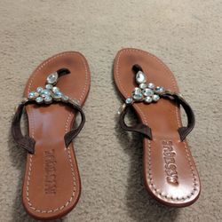 Beautiful Mystique flat sandals