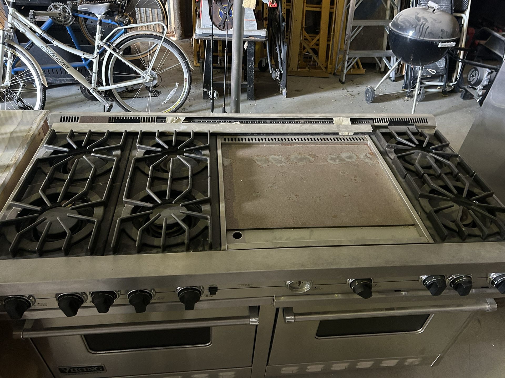 VIKING 60” Gas Range.