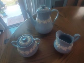 Wedgewood Beverage Server, Sugar&Creamer