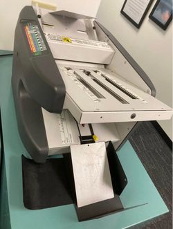Paper folding machine