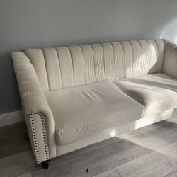 Cream White Sofa｜Nailhead Trim｜Clean & Comfy