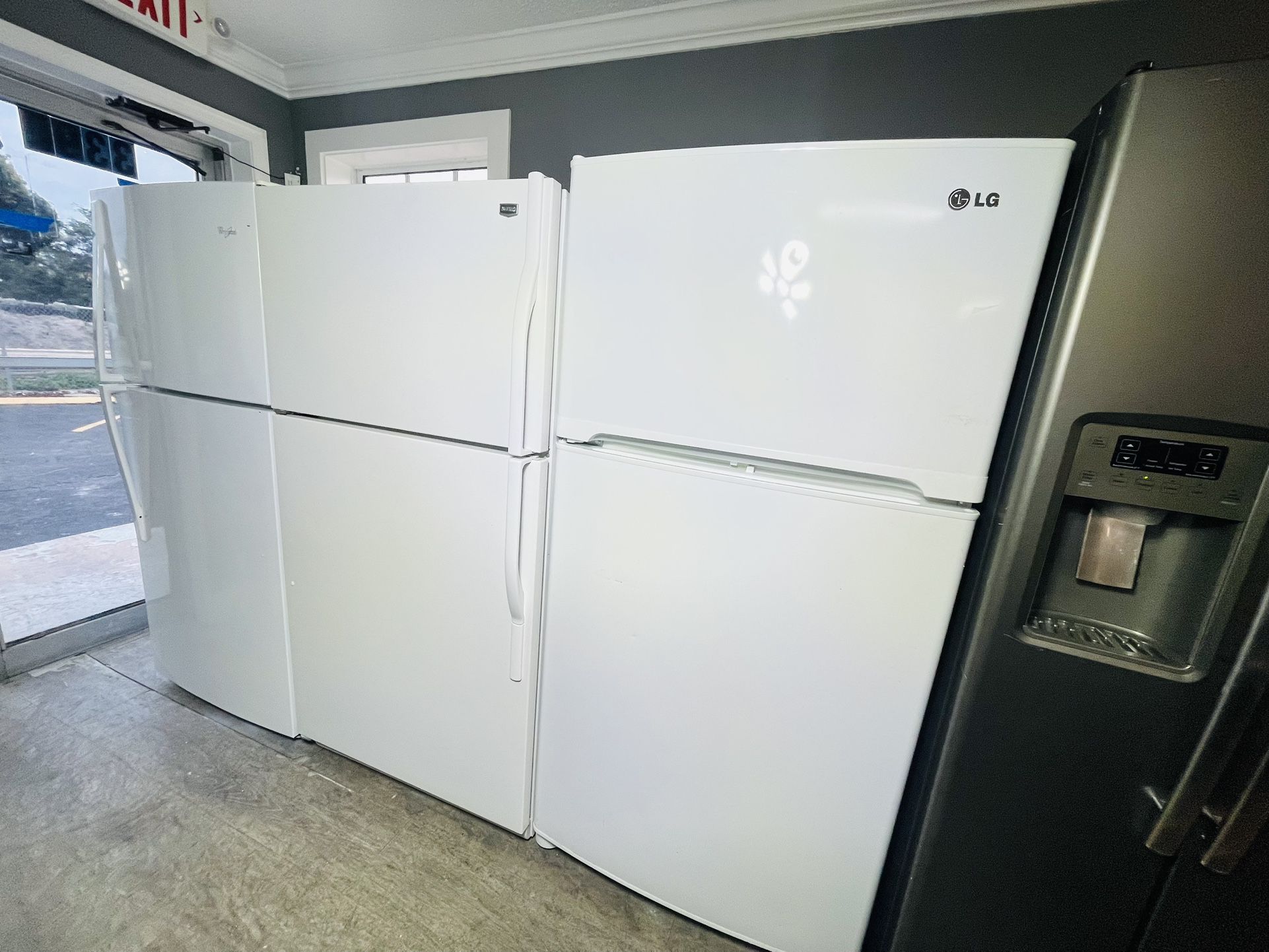 LG Top And Bottom Refrigerator 33inch 