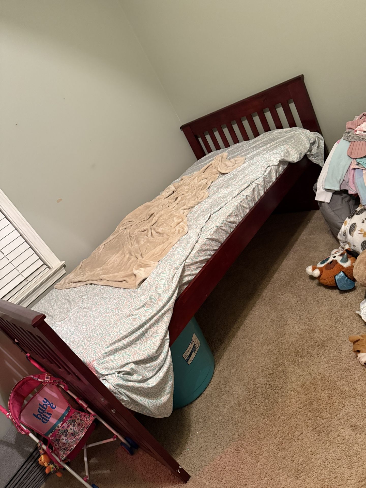 twin bed with mattress