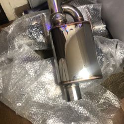  Open and closed mufflers