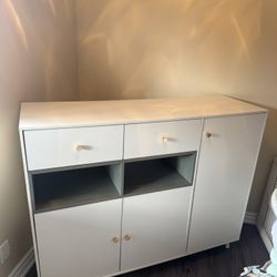 Dresser with hidden litter box